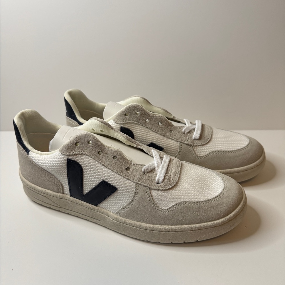 Veja Men's V-10 B-Mesh Sneakers Size 10 US - Picture 2 of 10